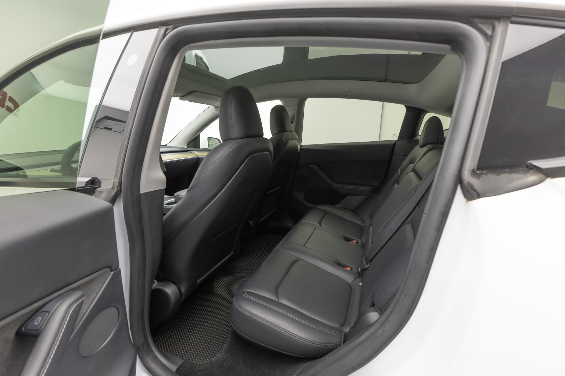 TESLA Model Y 2023 - 9