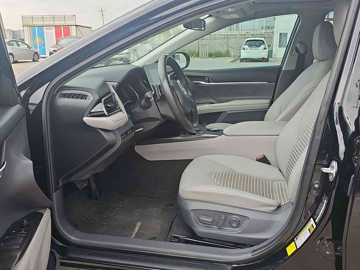 TOYOTA Camry 2021 - 10