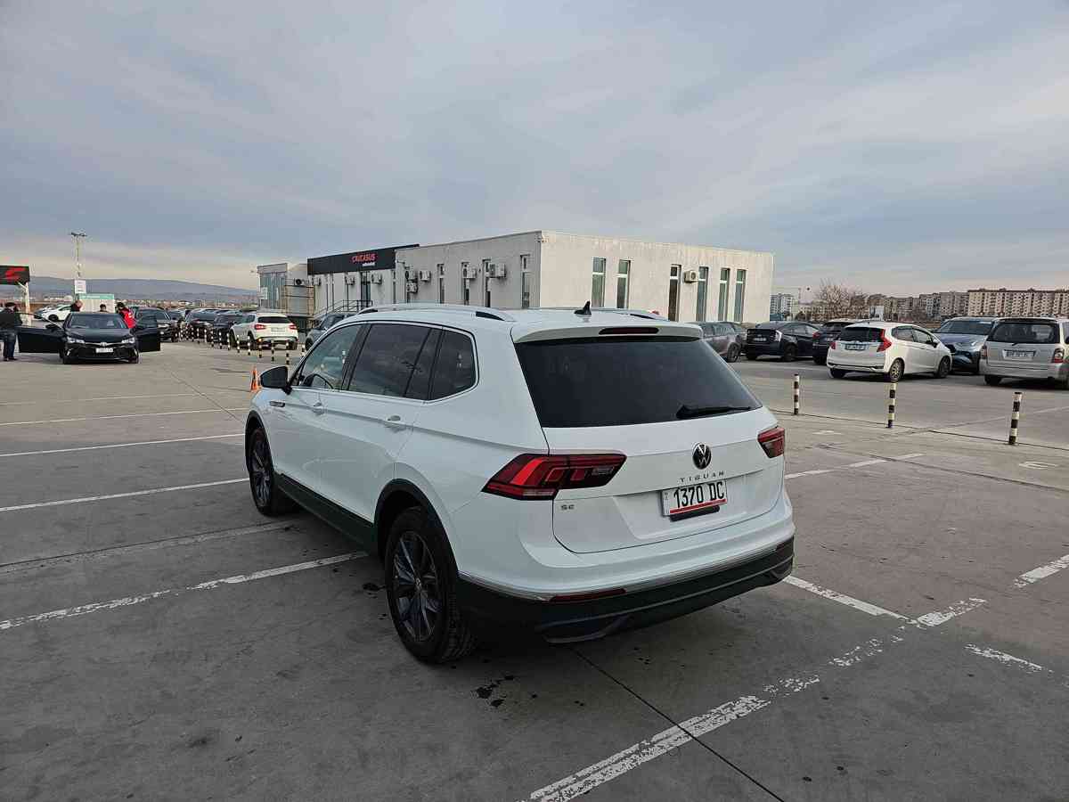 VOLKSWAGEN Tiguan 2022 - 9