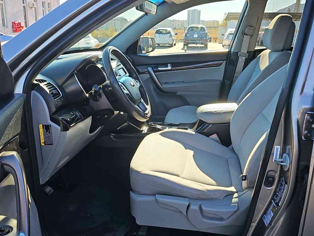 KIA Sorento 2015 - 9
