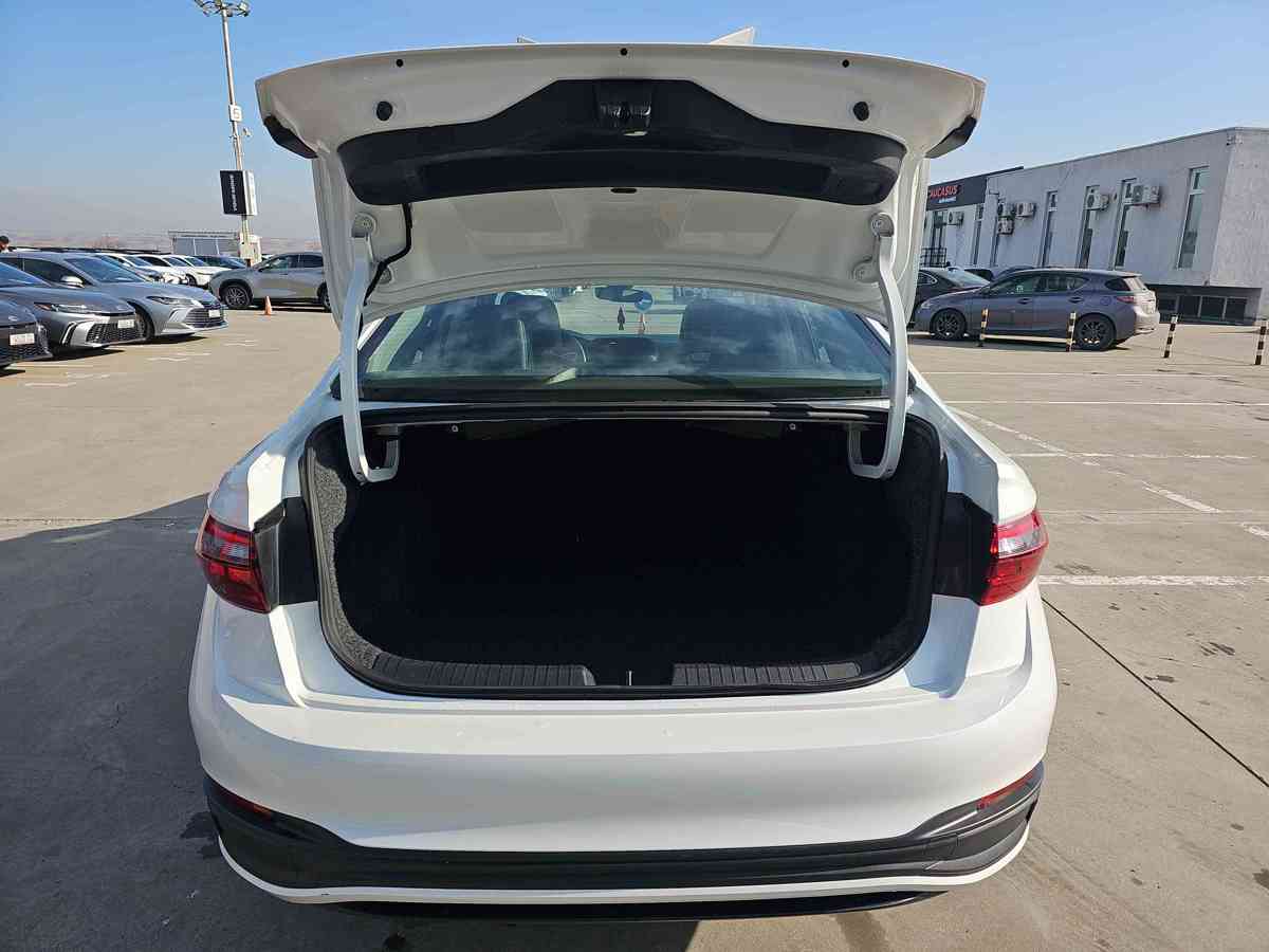 VOLKSWAGEN Jetta 2023 - 10