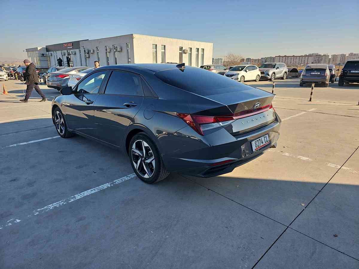 HYUNDAI Elantra 2023 - 6