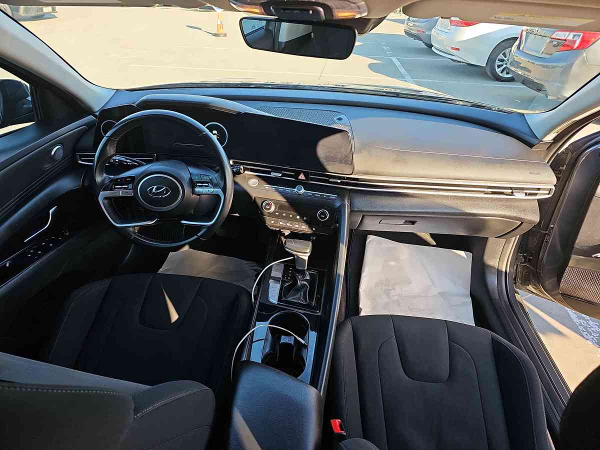 HYUNDAI Elantra 2023 - 9