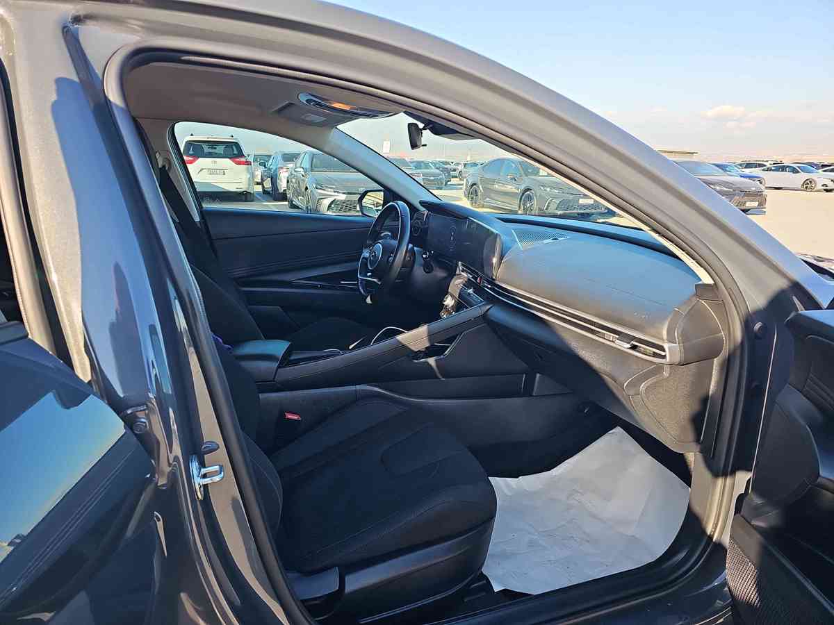 HYUNDAI Elantra 2023 - 10