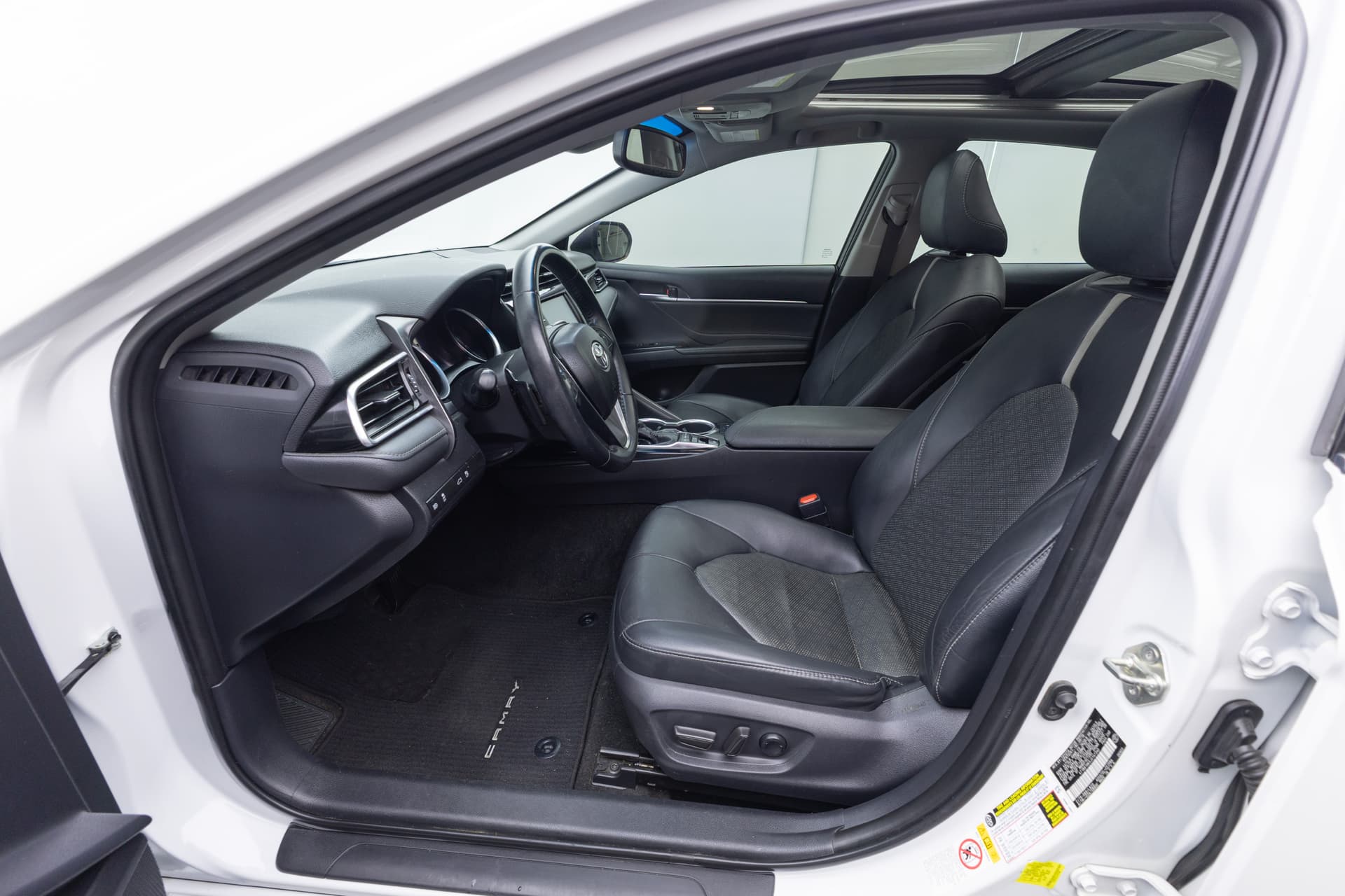 TOYOTA Camry 2018 - 9