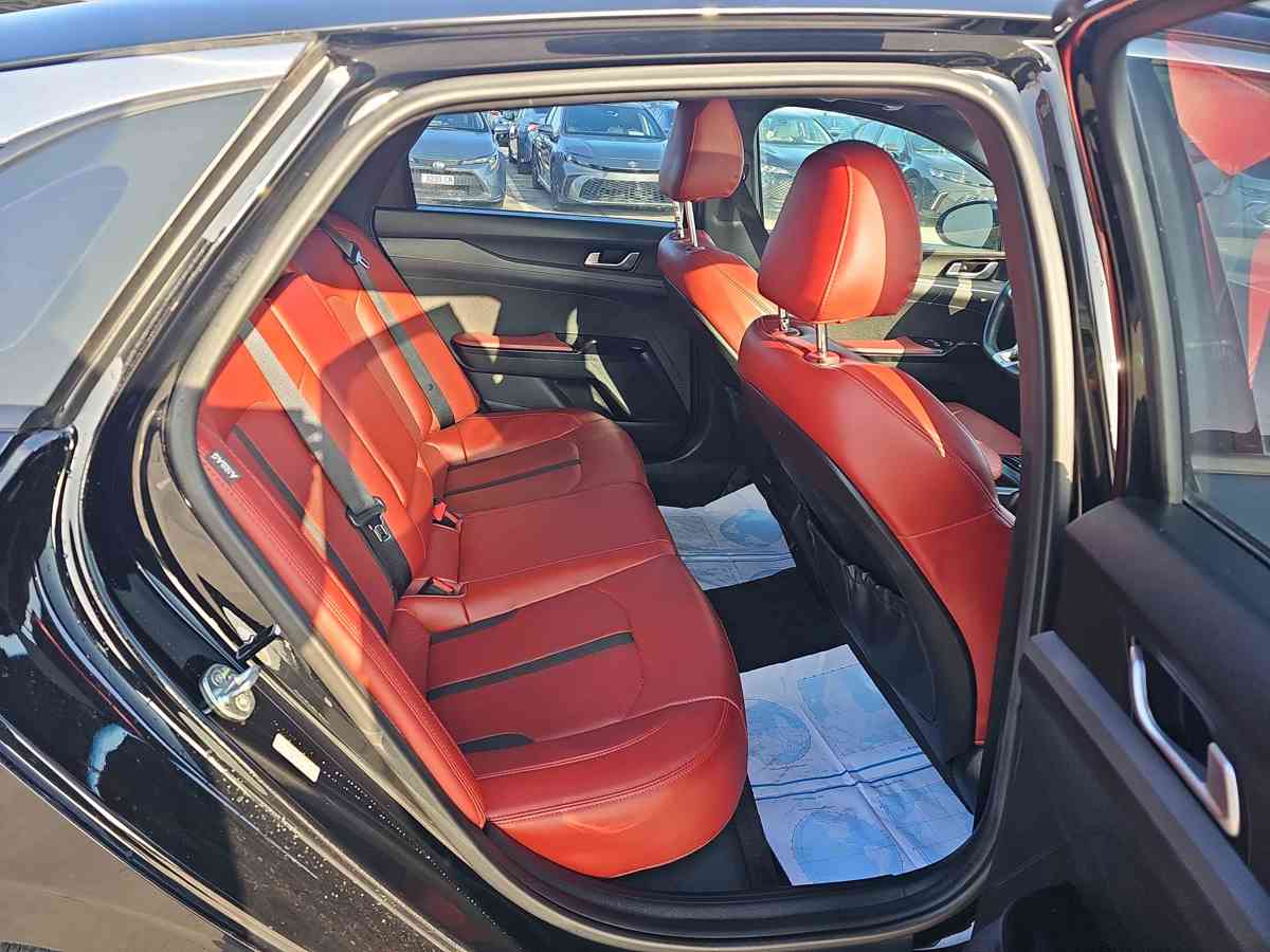 KIA K5 2022 - 8