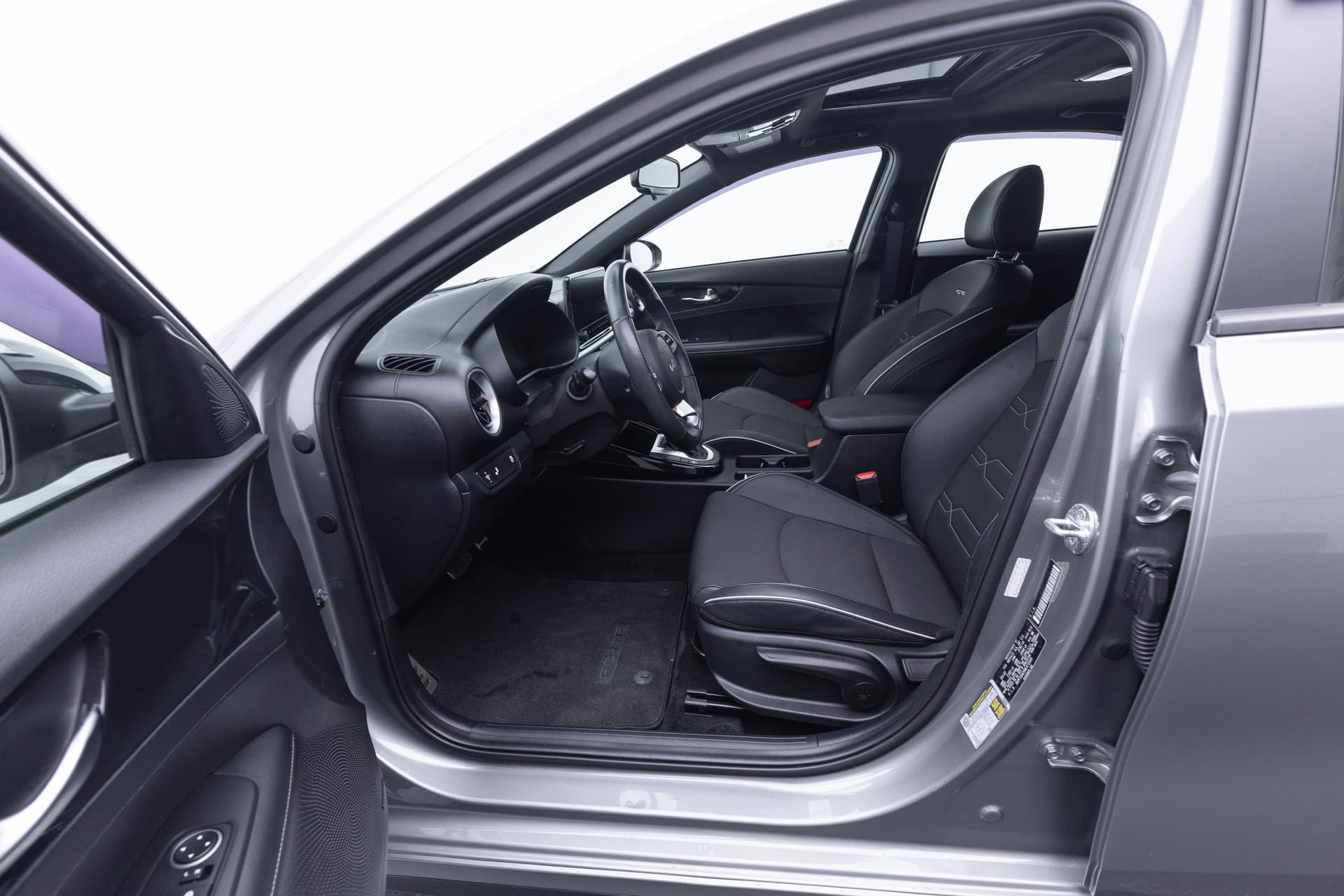 KIA Forte 2022 - 10