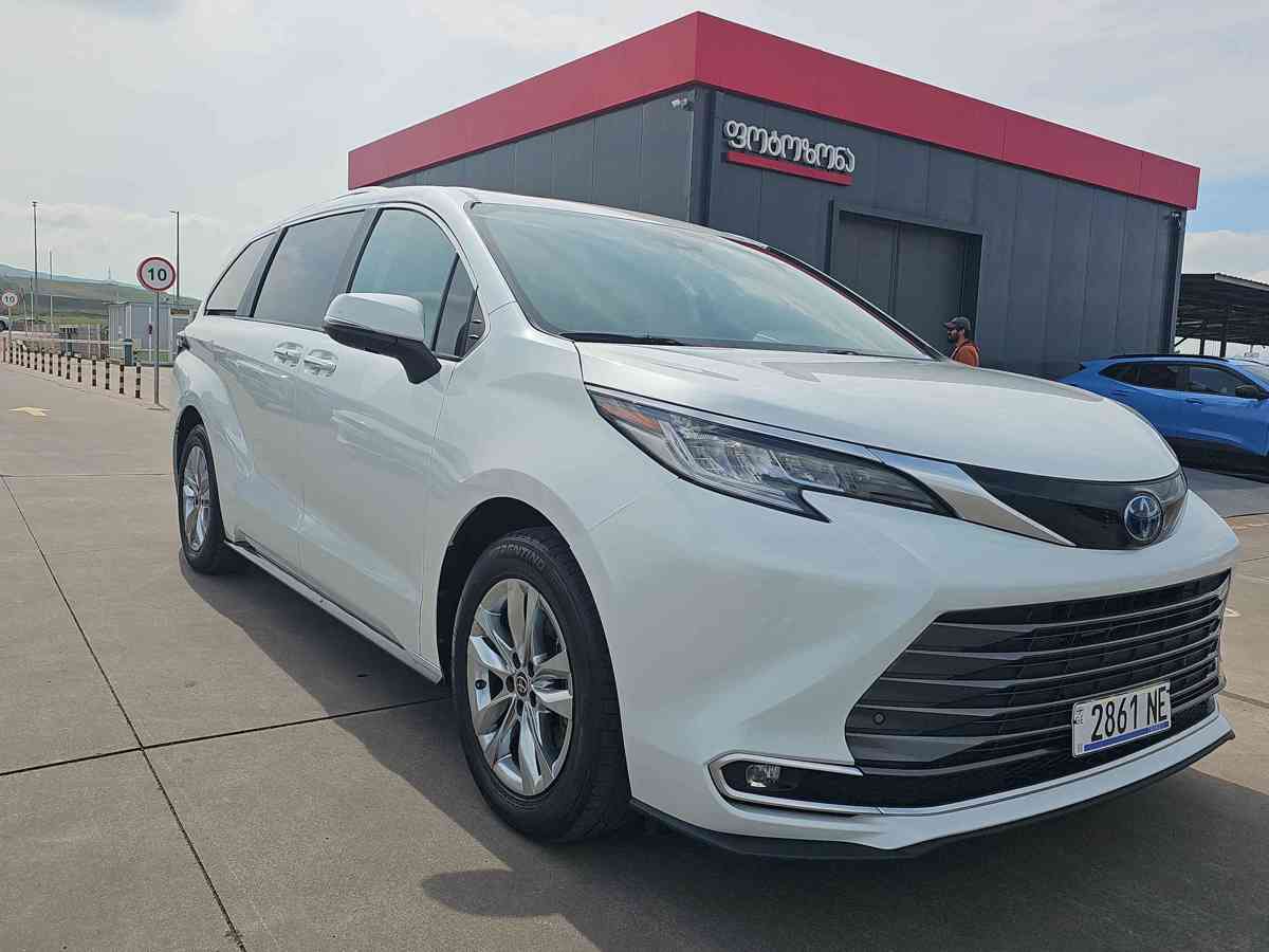 TOYOTA Sienna 2022 - 3