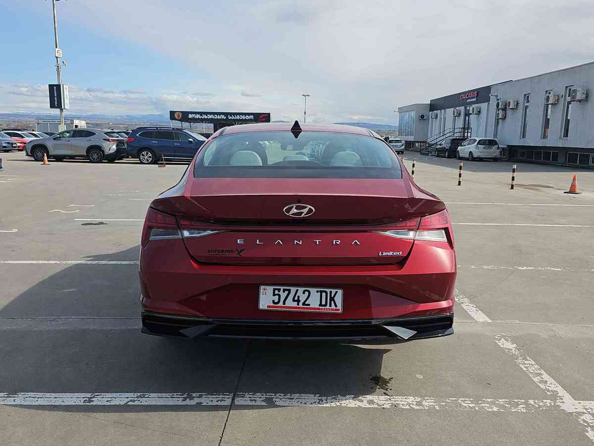 HYUNDAI Elantra 2023 - 5