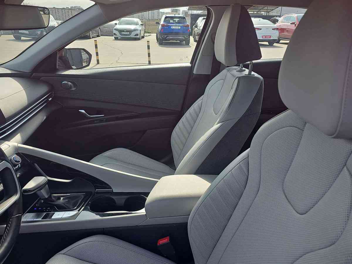 HYUNDAI Elantra 2023 - 9
