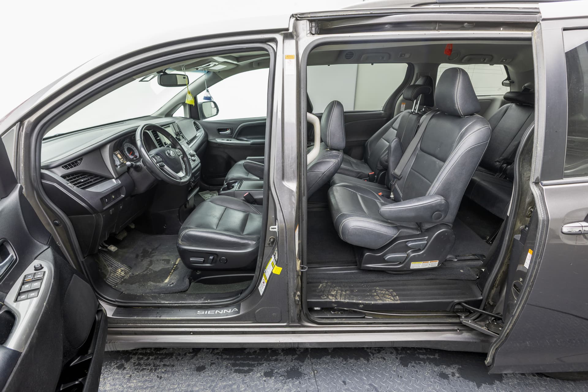TOYOTA Sienna 2017 - 6