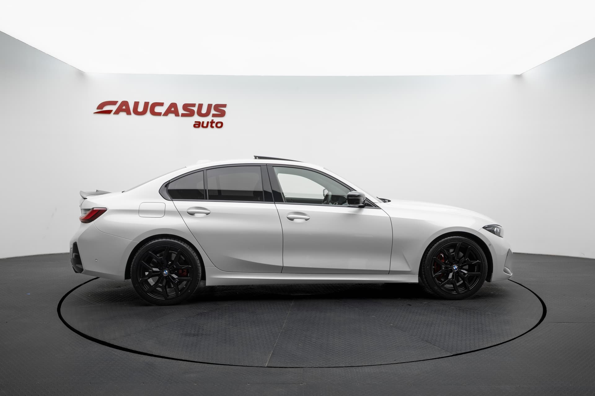 BMW 330i 2025 - 4
