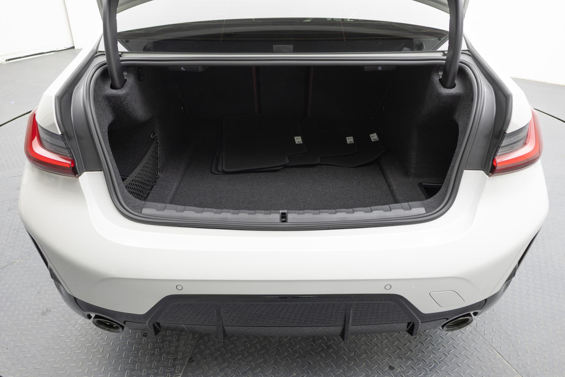 BMW 330i 2025 - 8