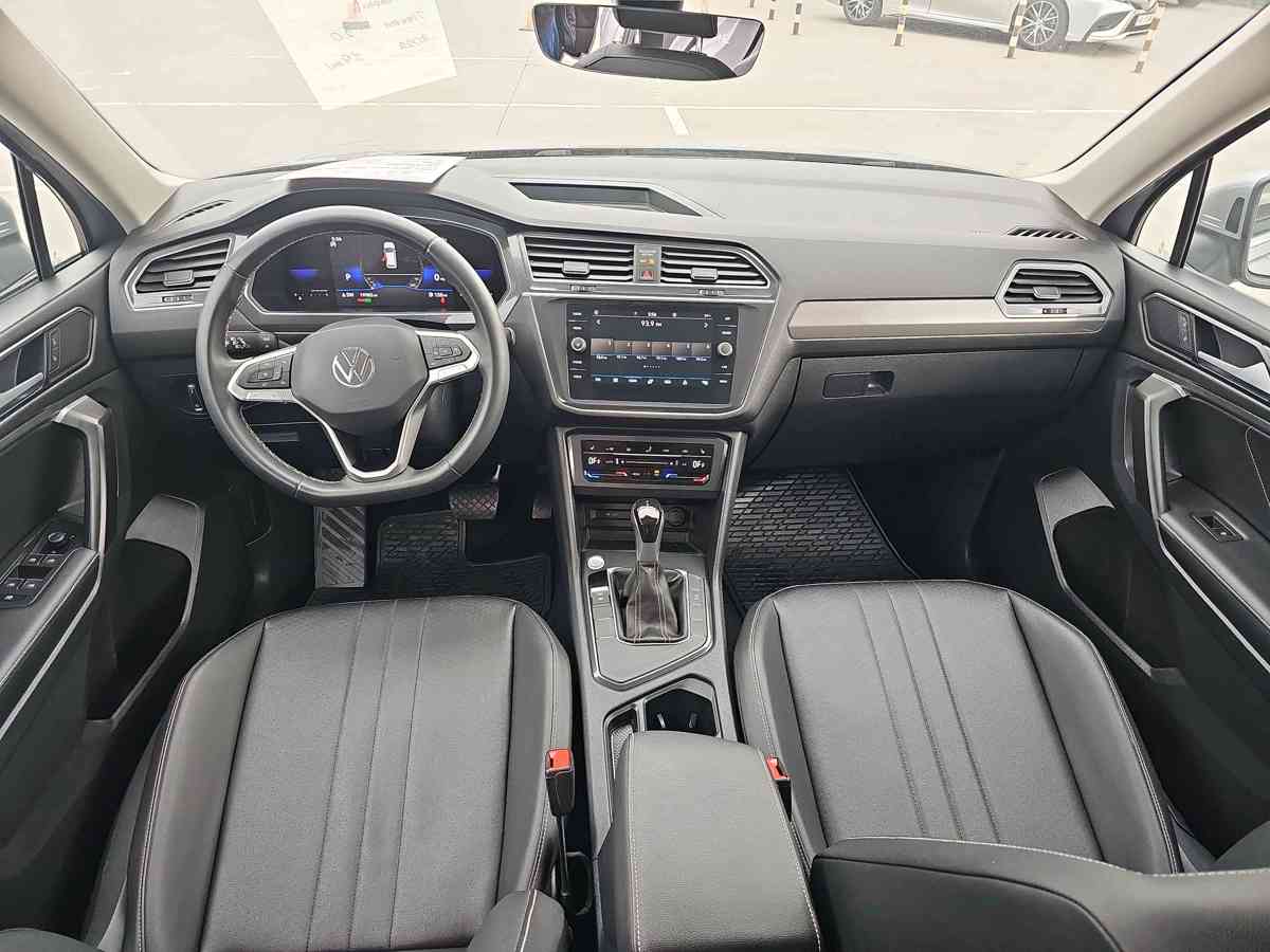 VOLKSWAGEN Tiguan 2023 - 9