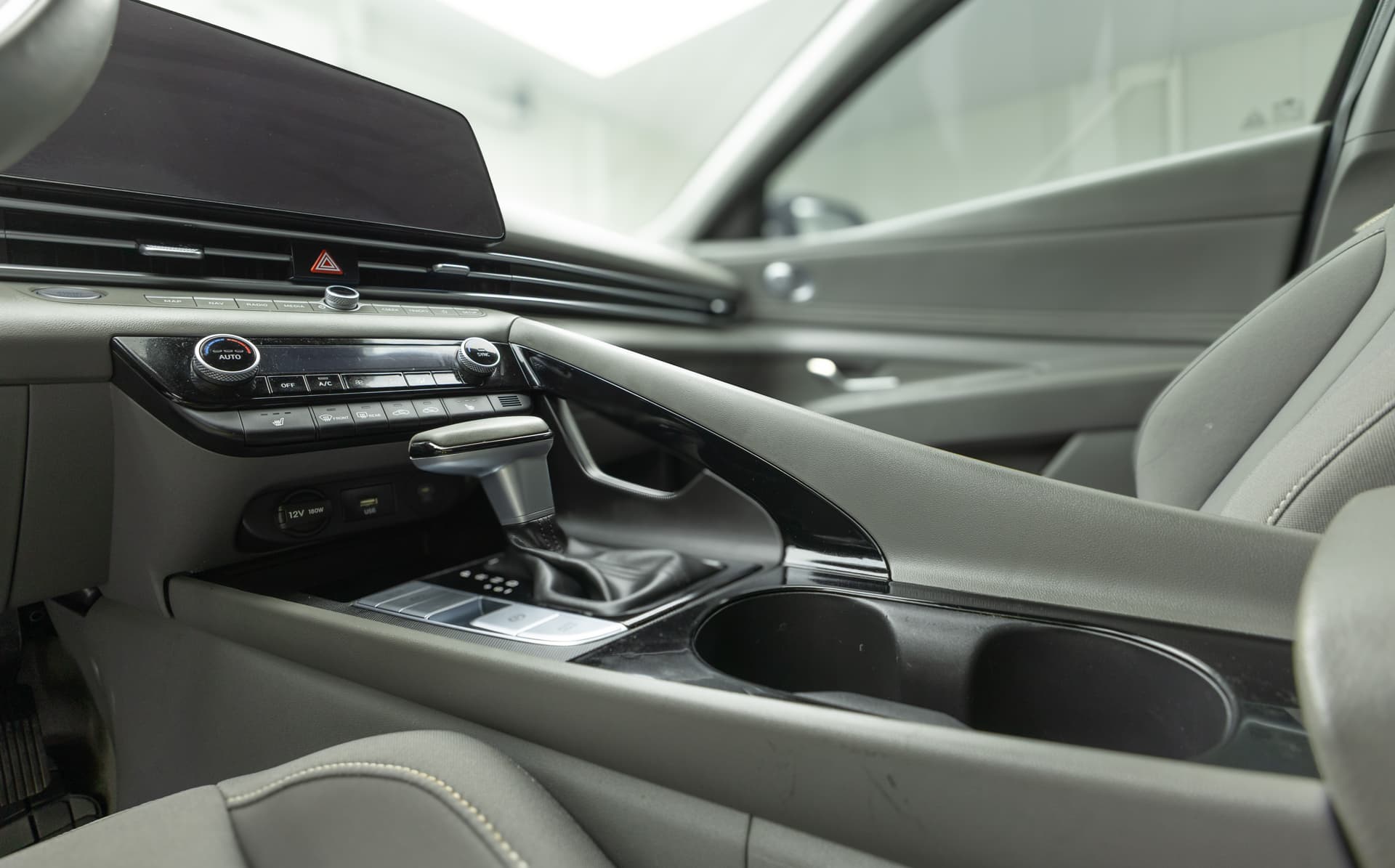 HYUNDAI Elantra 2024 - 8