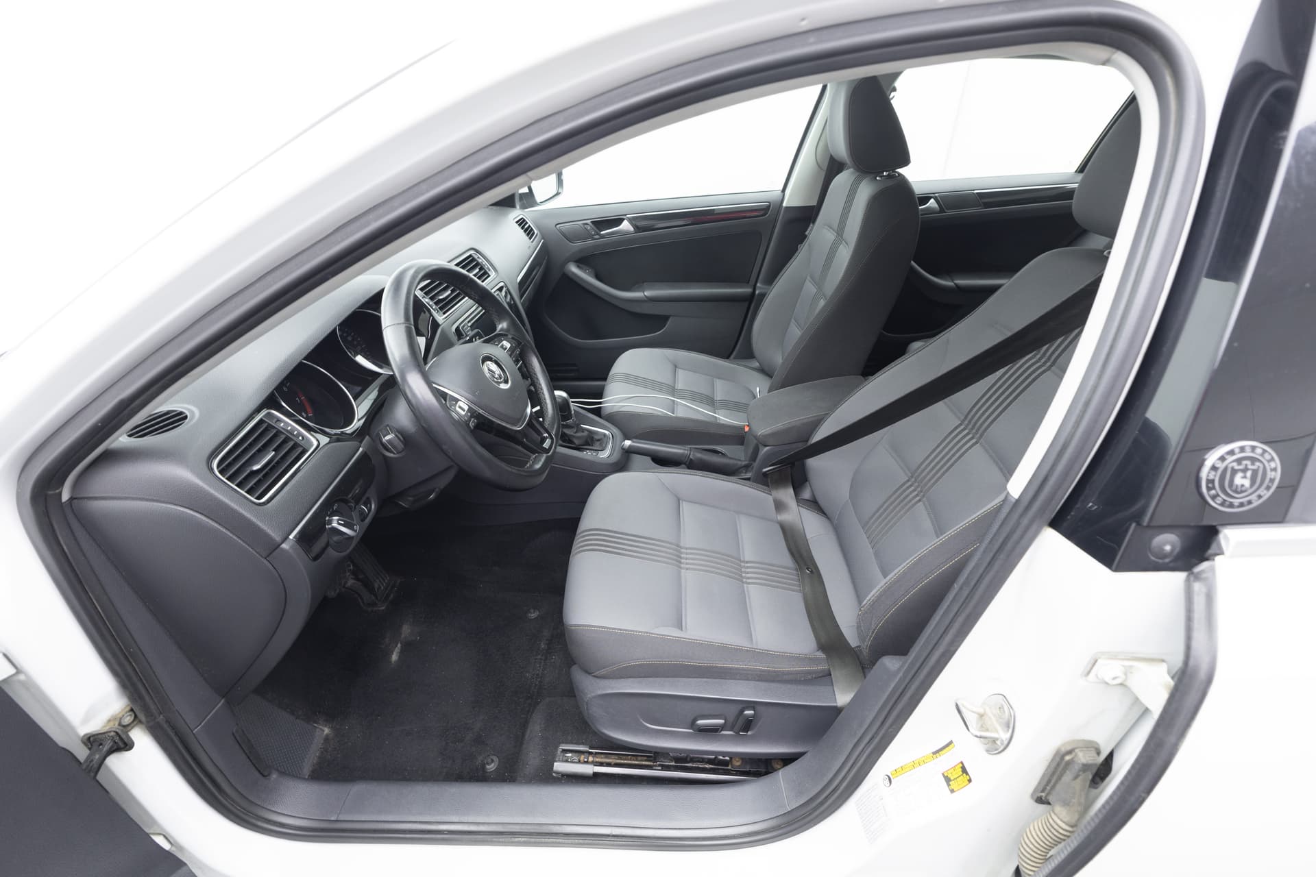 VOLKSWAGEN Jetta 2017 - 10
