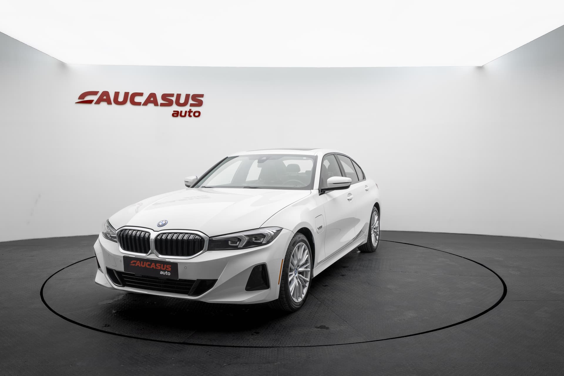 BMW 330e 2023 - 1