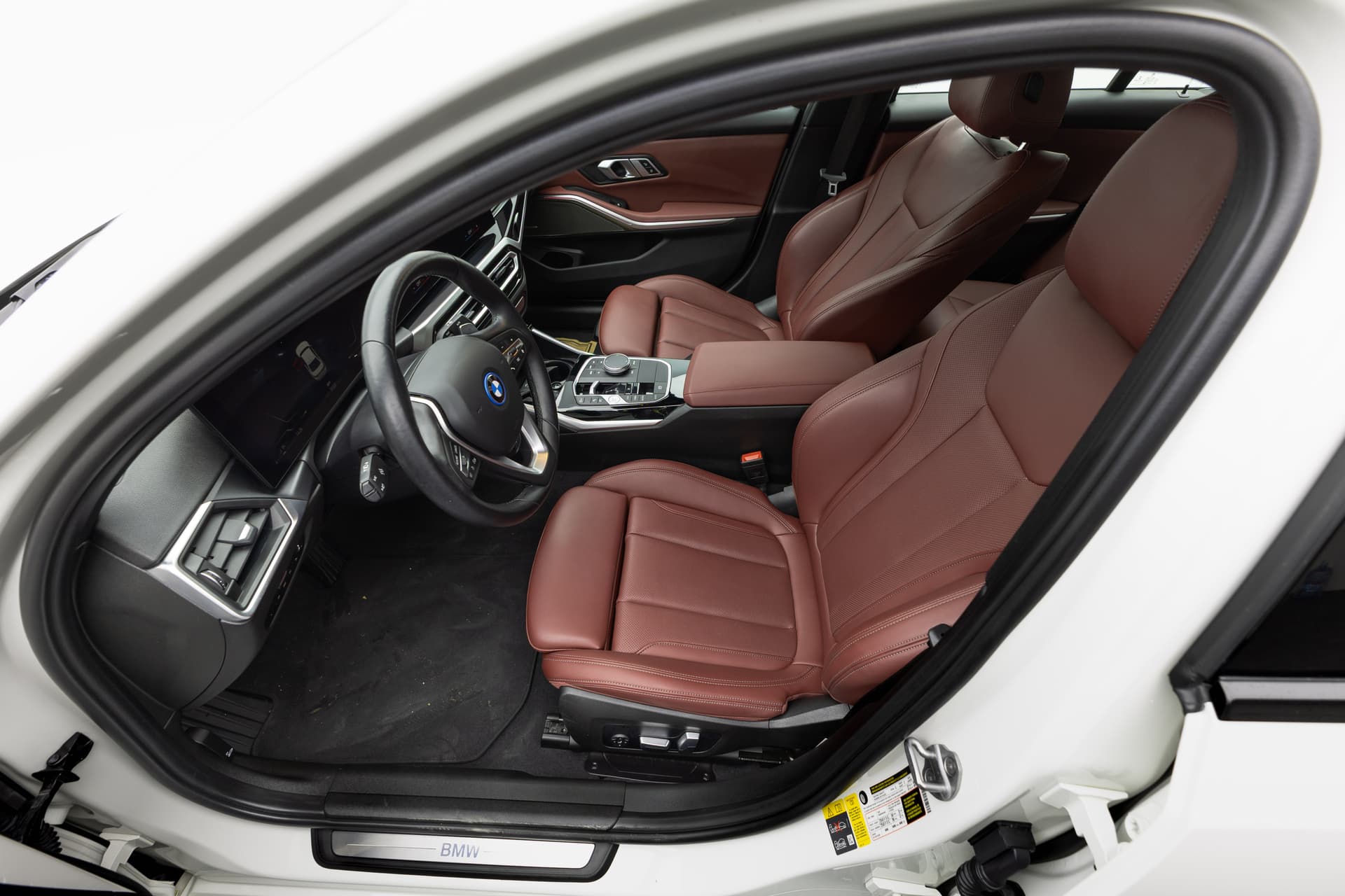 BMW 330e 2023 - 10