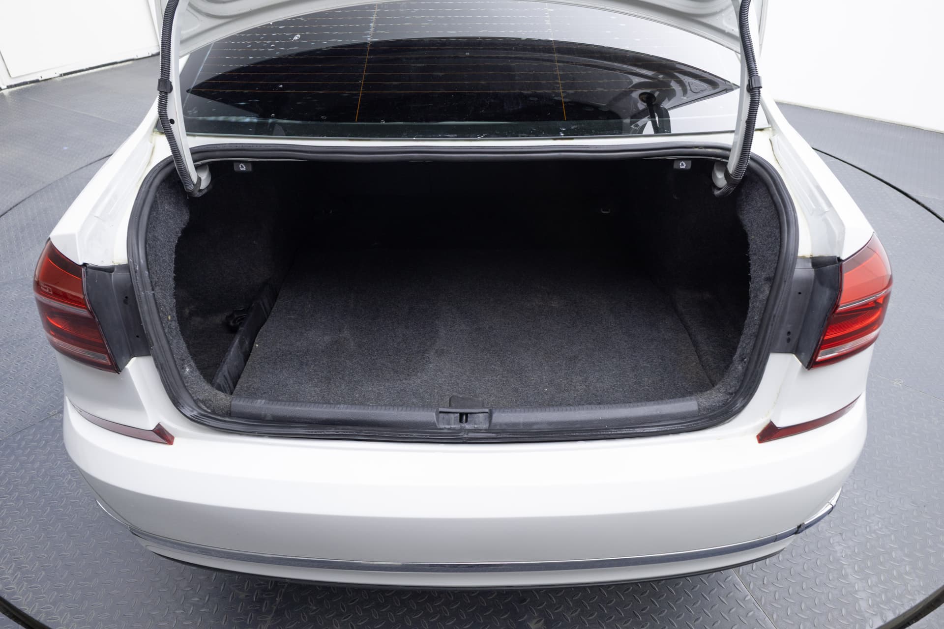 VOLKSWAGEN Passat 2018 - 7