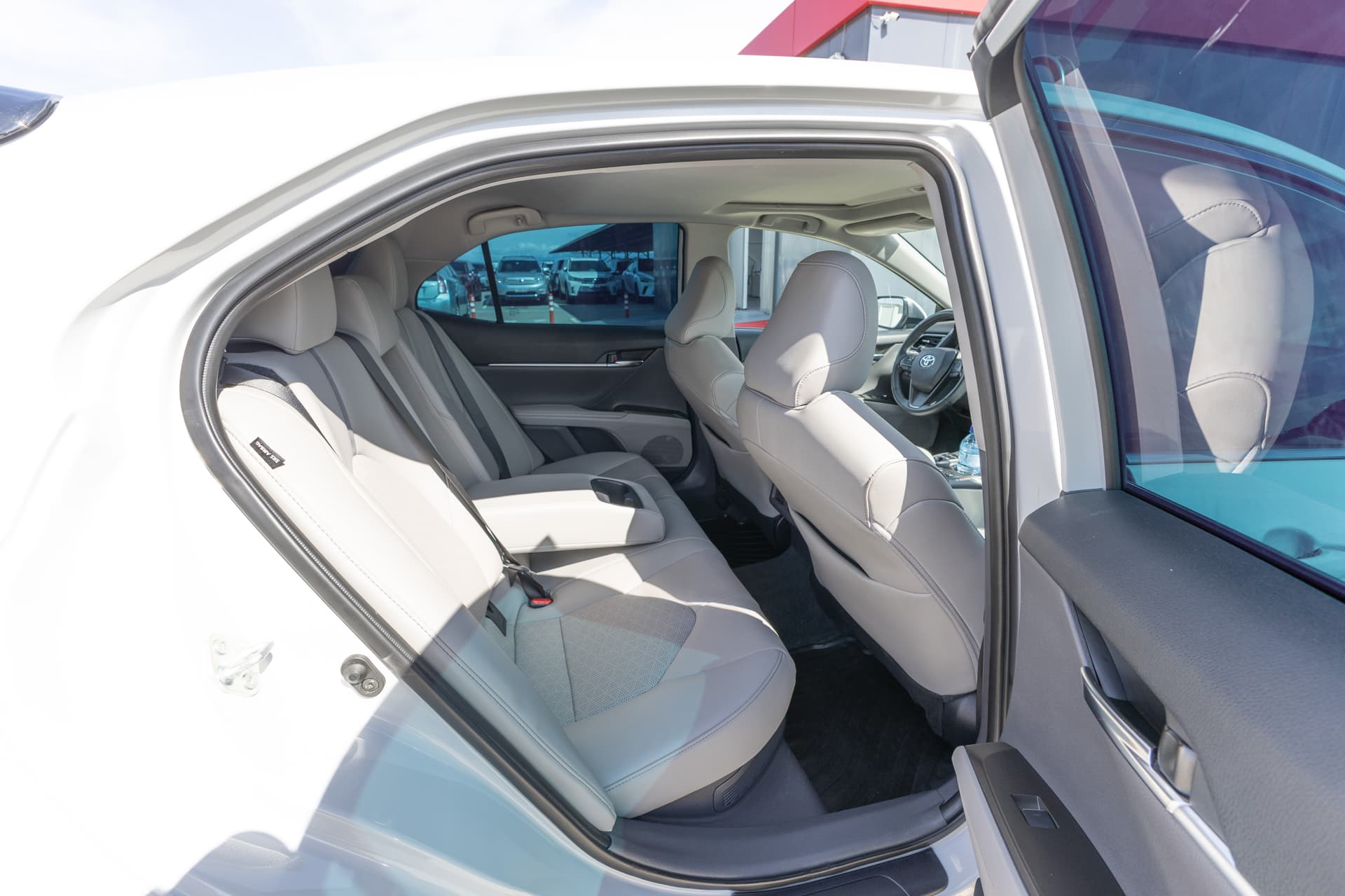 TOYOTA Camry 2023 - 7