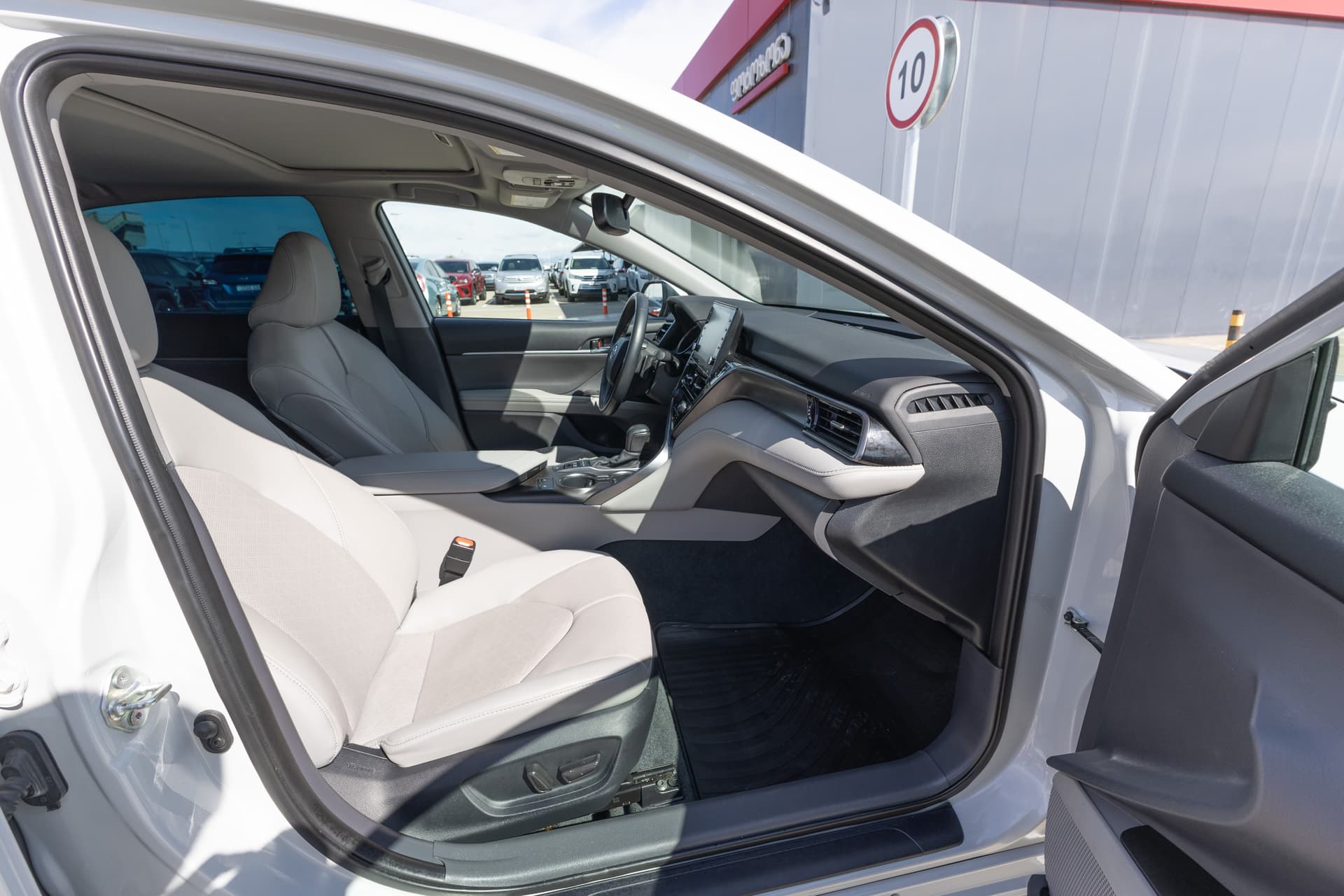 TOYOTA Camry 2023 - 9