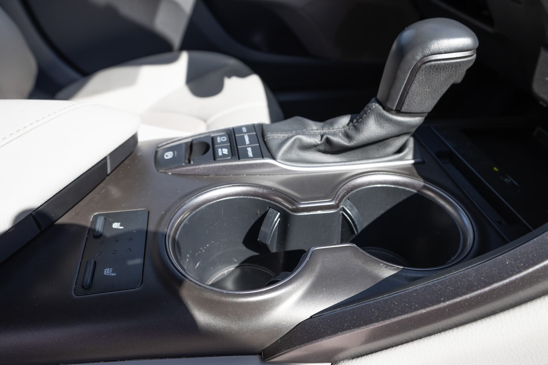 TOYOTA Camry 2023 - 10