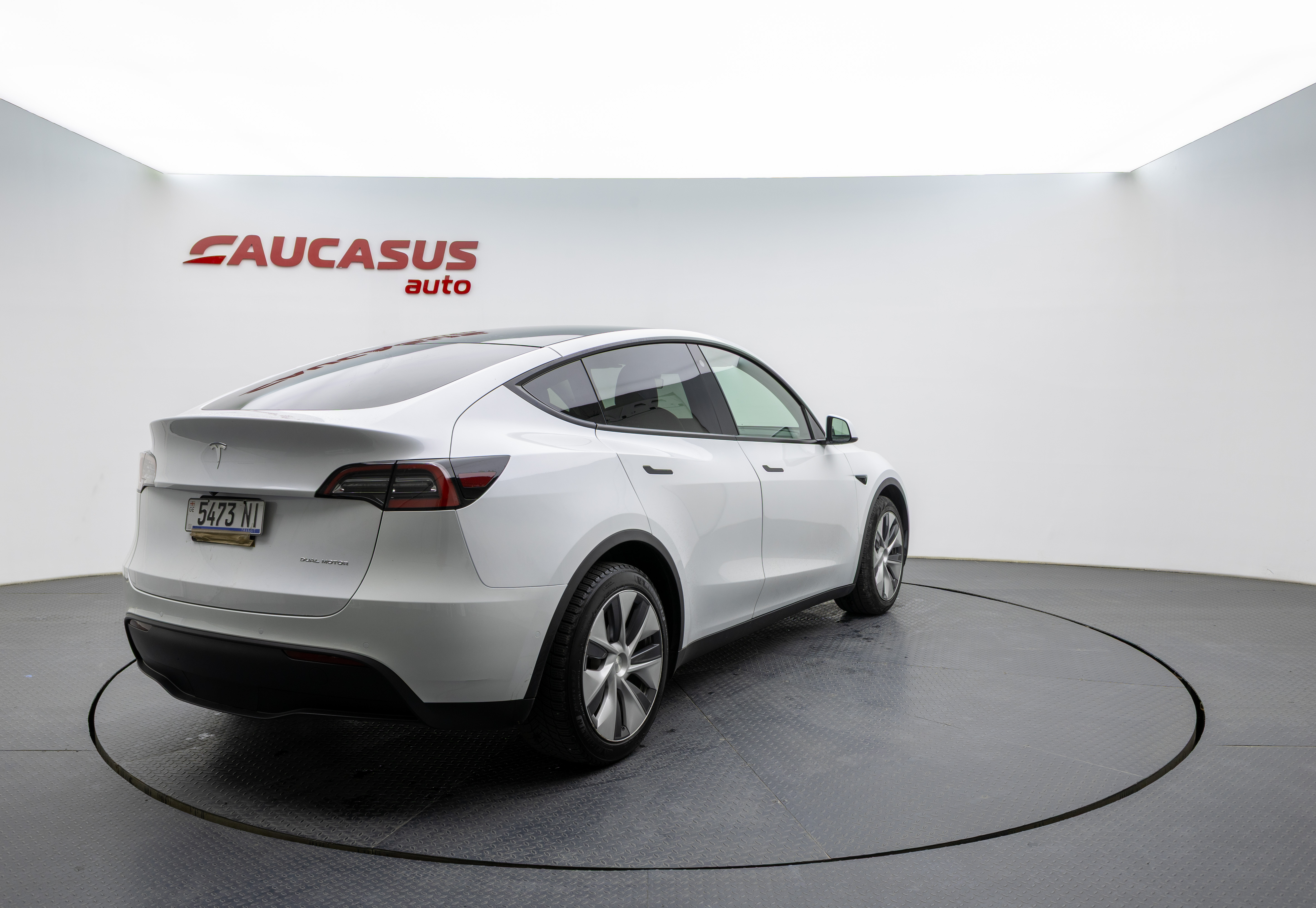 TESLA Model Y 2021 - 4
