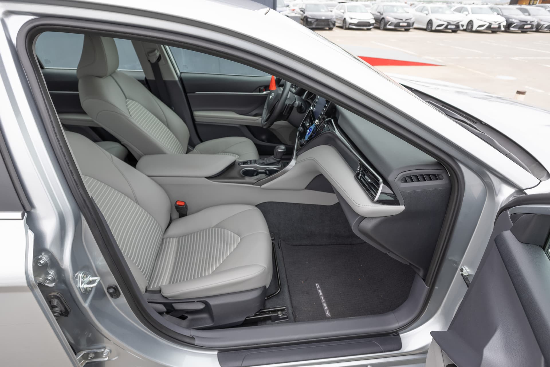 TOYOTA Camry 2023 - 10