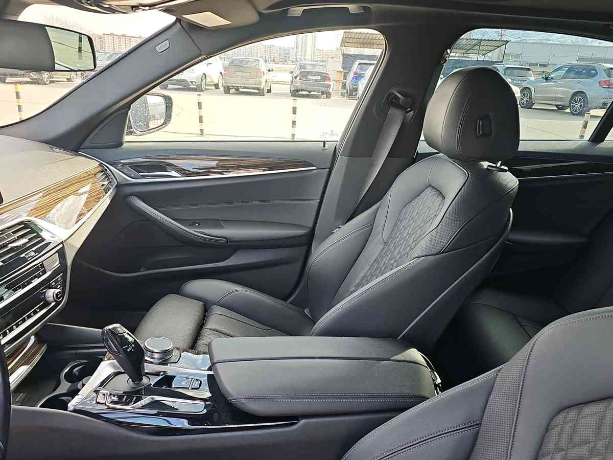 BMW 530i 2021 - 9