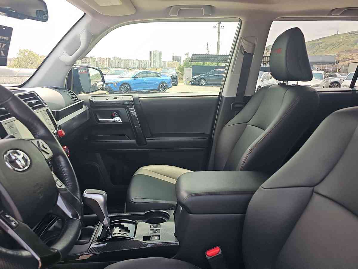 TOYOTA 4-Runner 2023 - 9