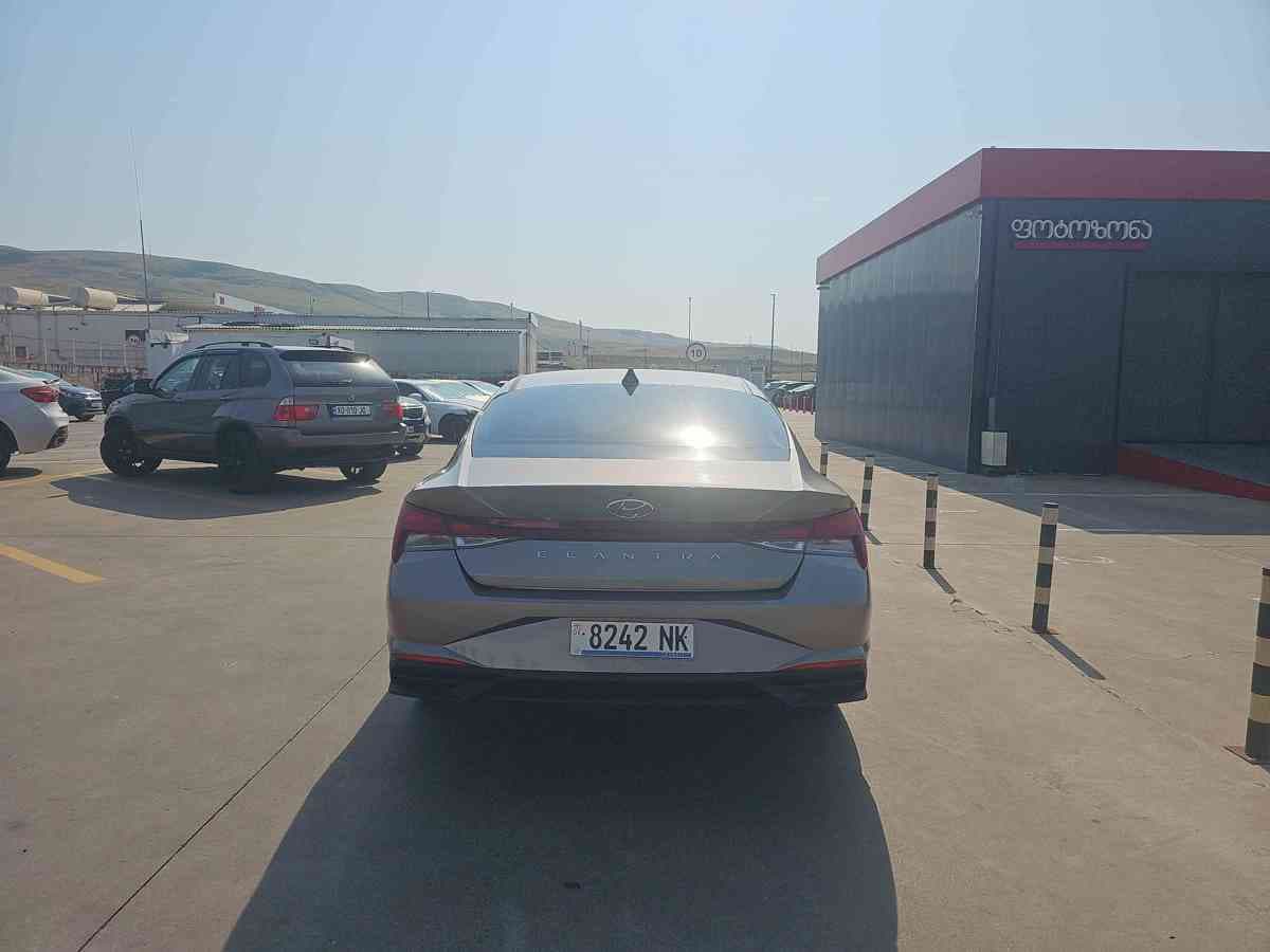 HYUNDAI Elantra 2023 - 5