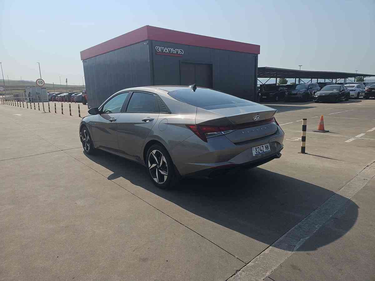 HYUNDAI Elantra 2023 - 6