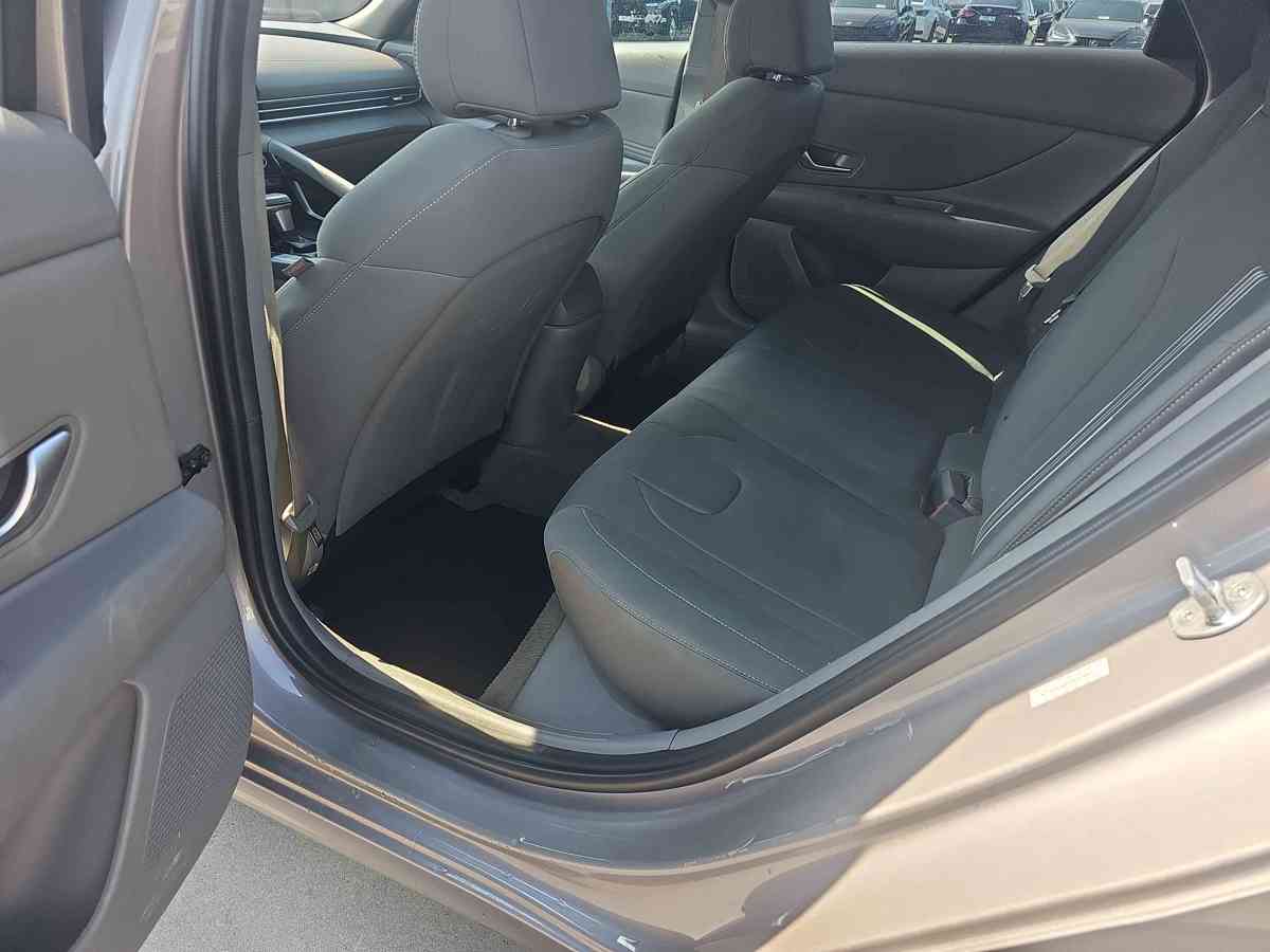 HYUNDAI Elantra 2023 - 8