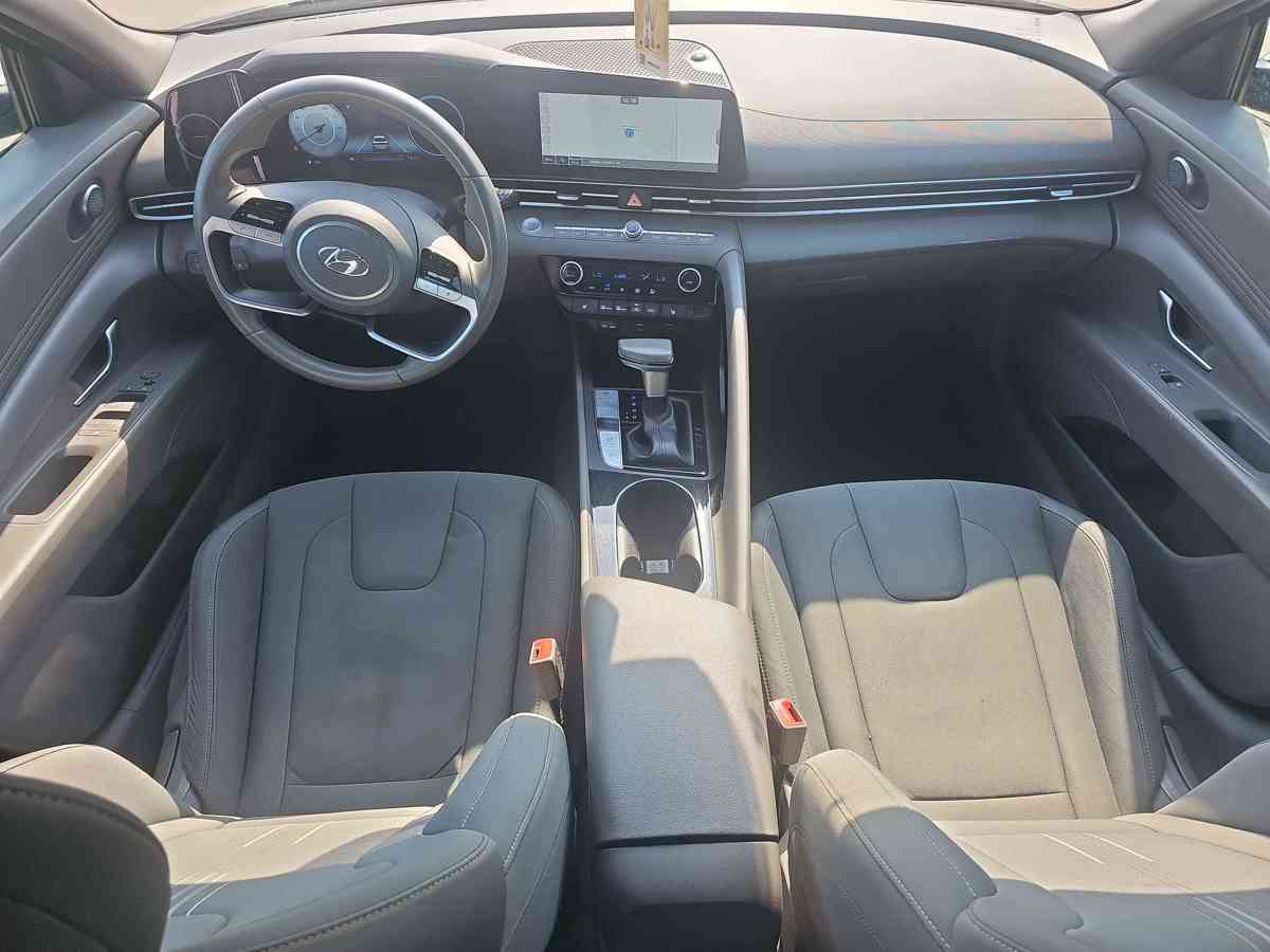 HYUNDAI Elantra 2023 - 9