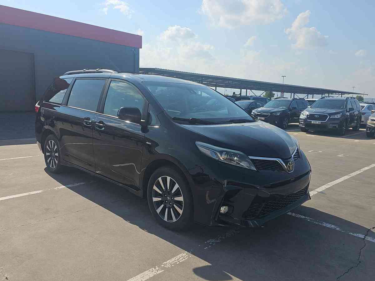 TOYOTA Sienna 2019 - 3