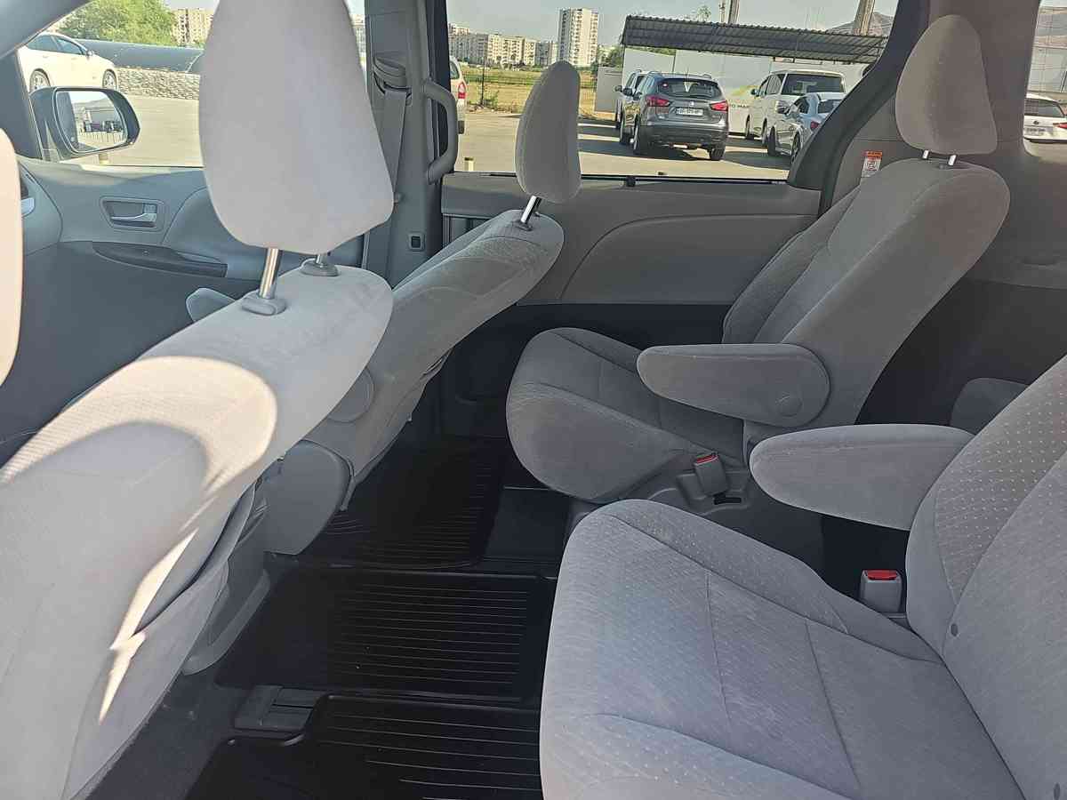 TOYOTA Sienna 2019 - 7