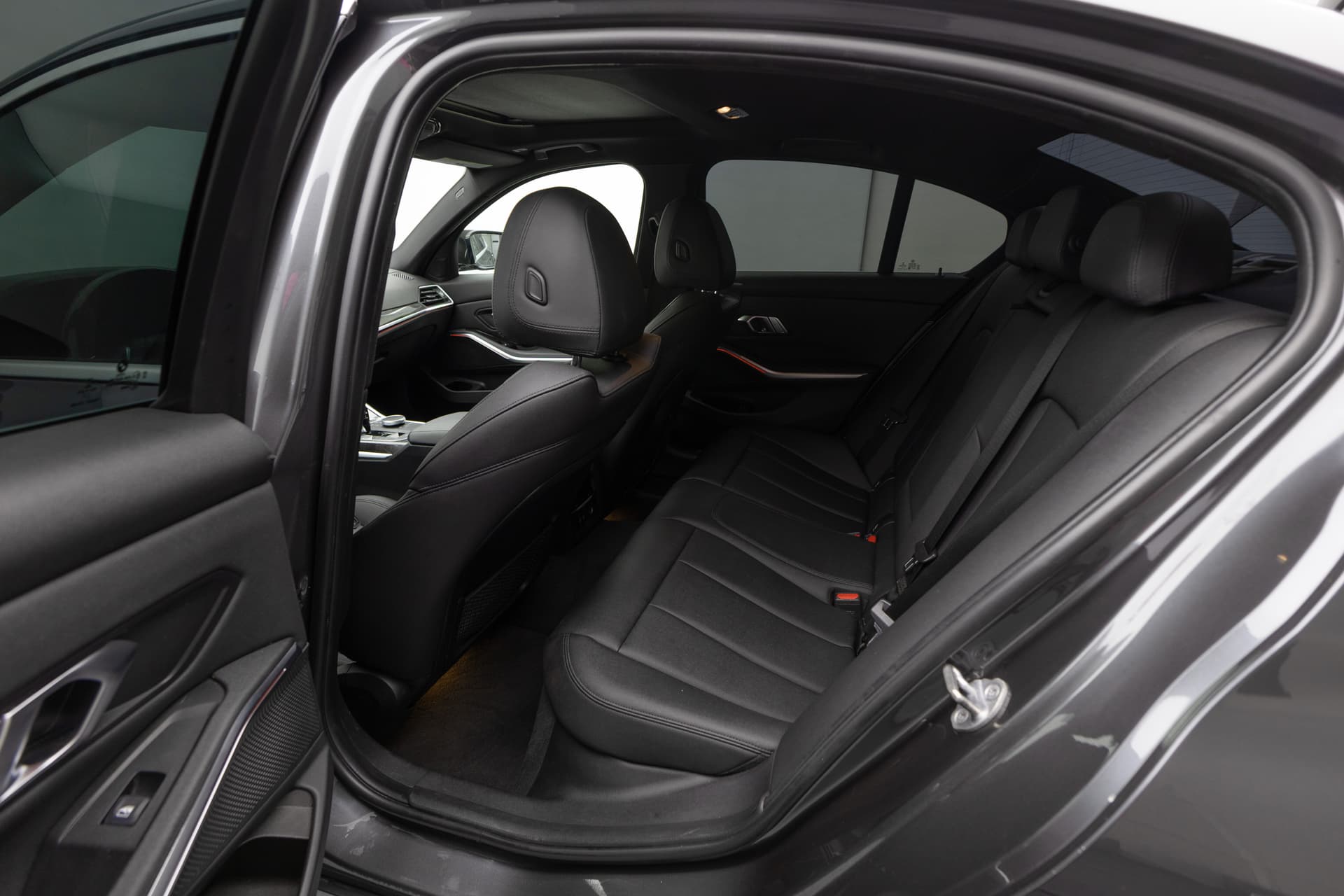 BMW 330i 2019 - 7