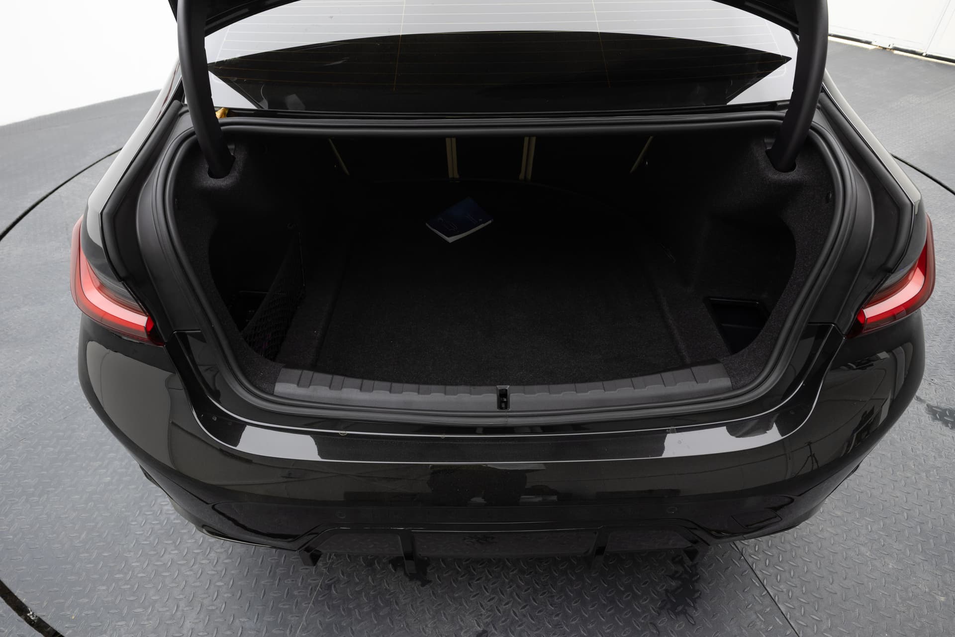 BMW 330i 2025 - 8