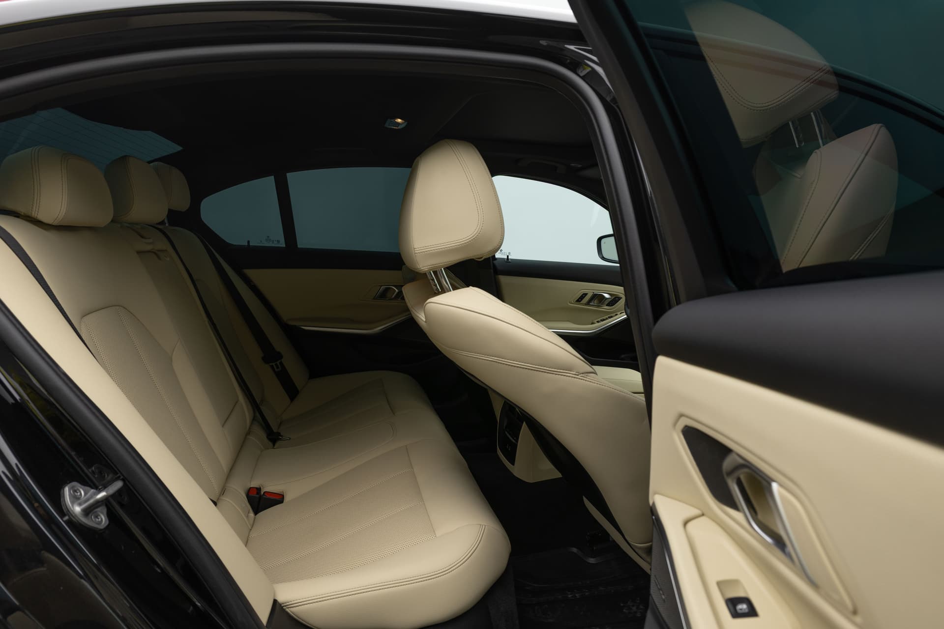BMW 330i 2025 - 9