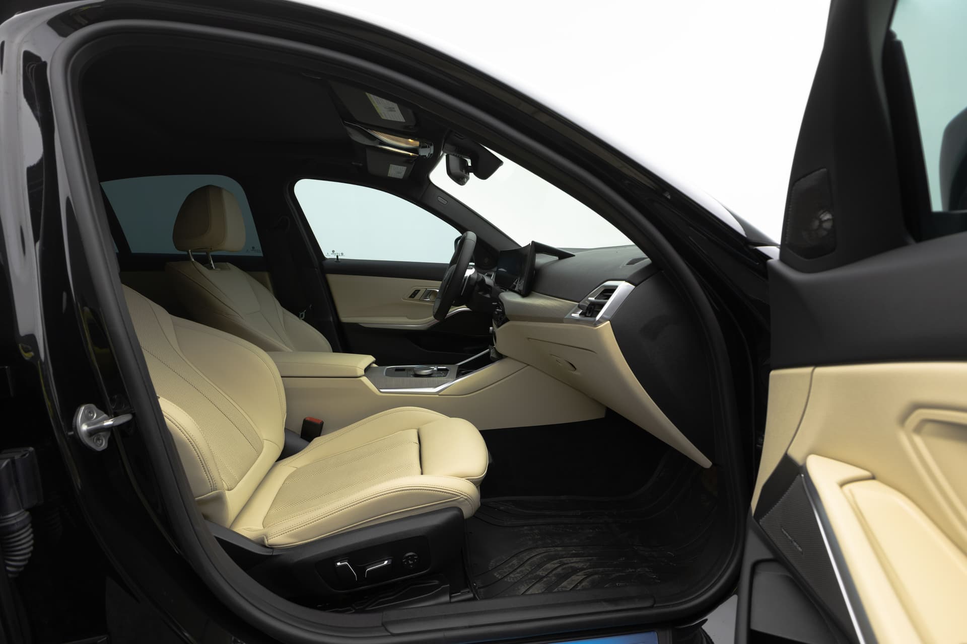 BMW 330i 2025 - 10
